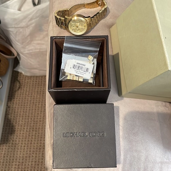 Michael Kors gold watch - Good condition